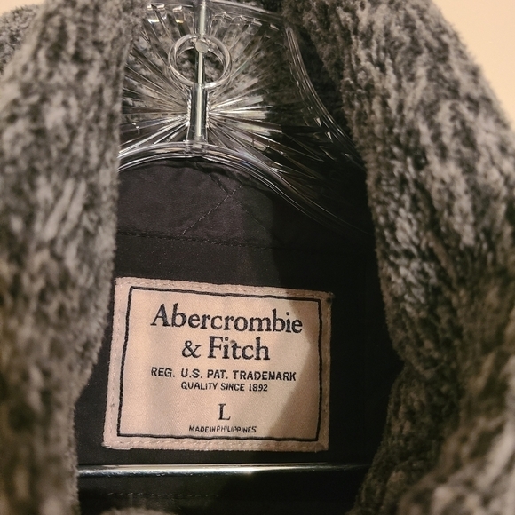 Abercrombie & Fitch | Women's Gray Full Zip-Up Quilted Fleece Vest (Size Large) - Picture 2 of 13